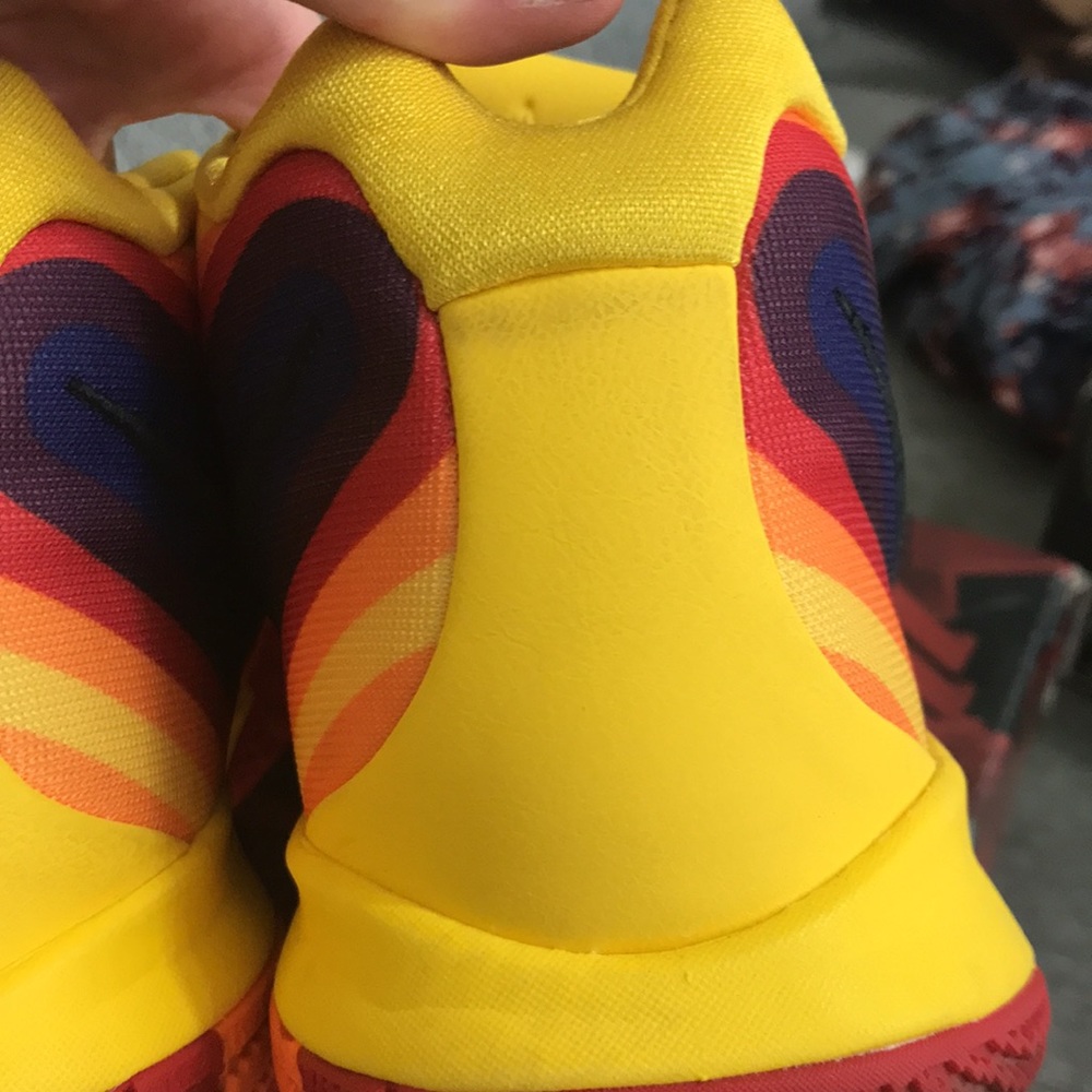 Nike Kyrie 4 Decades Pack 70s Basketball Shoe - Picture 11 of 12
